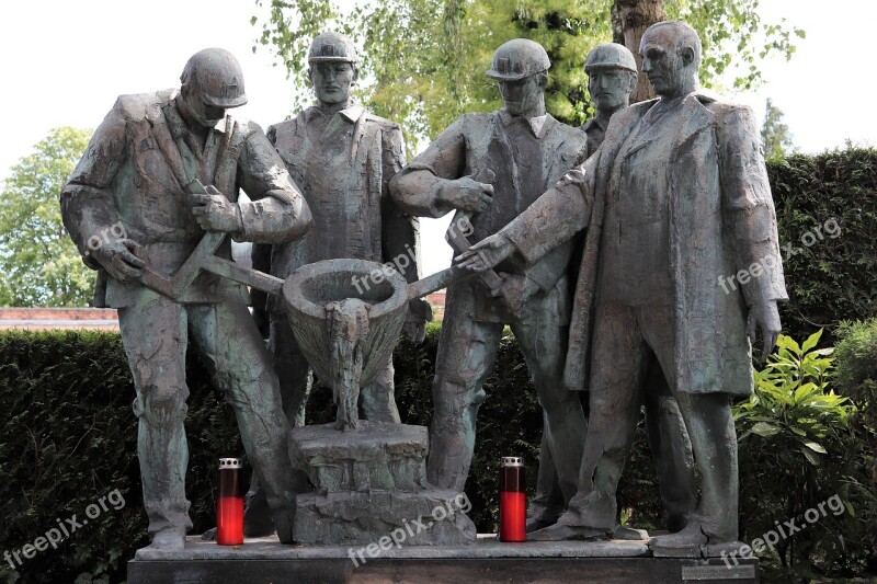 Steel Worker Monument Mirogoj Cemetery Zagreb Outdoor Free Photos