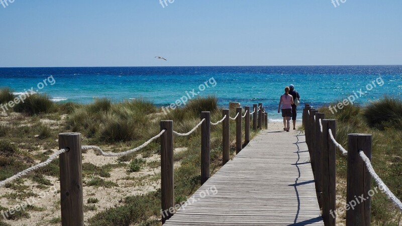 Couple Travellers Go Discover Sea