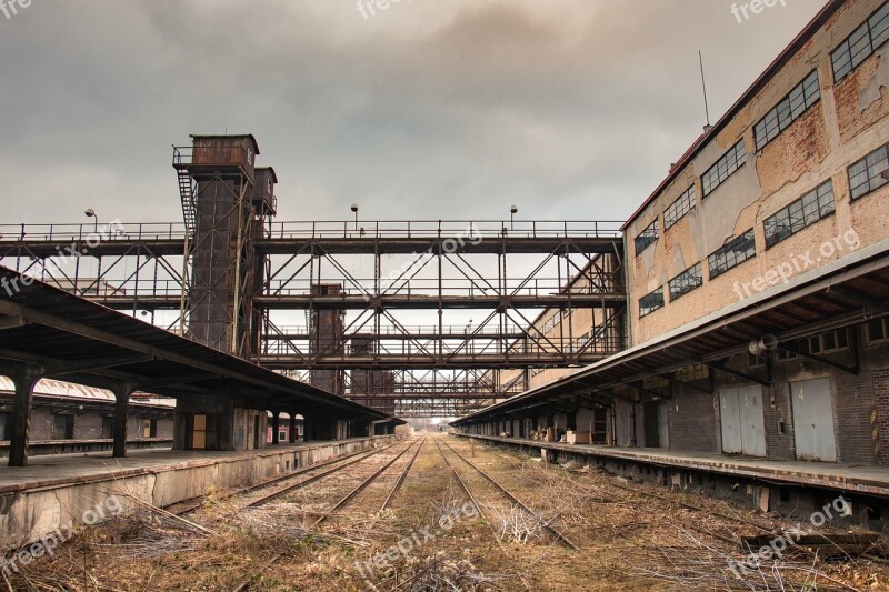 Debris Train Building The Disintegration Of The Free Photos