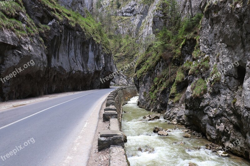 River Road Rock Pierre Creek