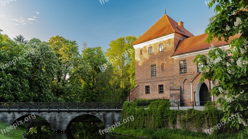 Castle Moat Architecture Tourism Poland