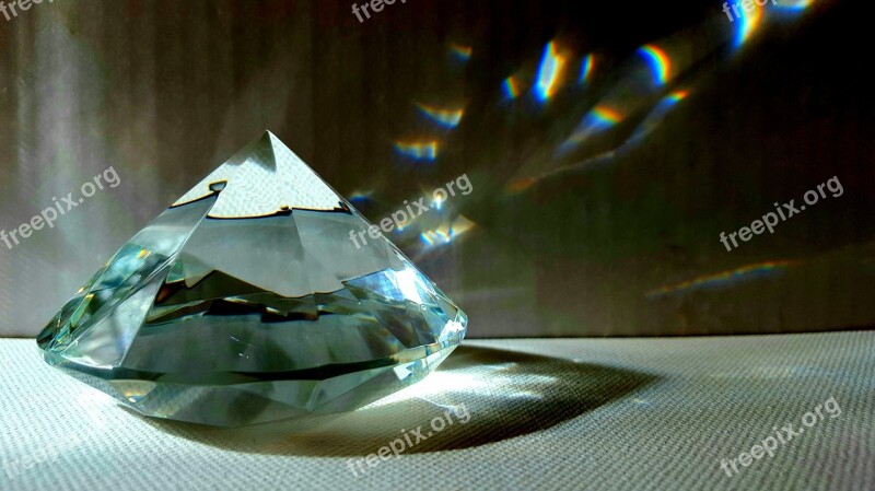 Diamond Geometric Light Reflection Prism