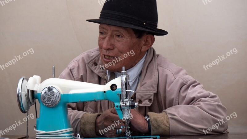 Ecuador Guamote Market Sew Hand Labor