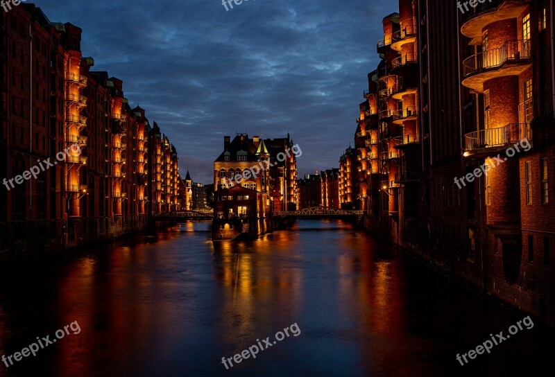 Wasserschlösschen Hamburg Speicherstadt Night Kontorhaus