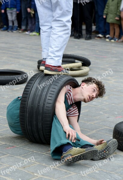 Street Entertainment Car Tyres Artist Marketplace Art