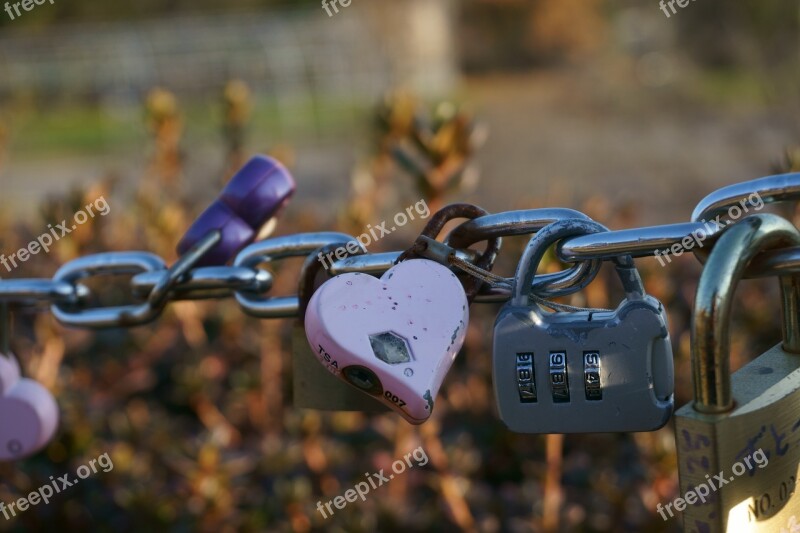 Promise Chain Love Padlock Rust