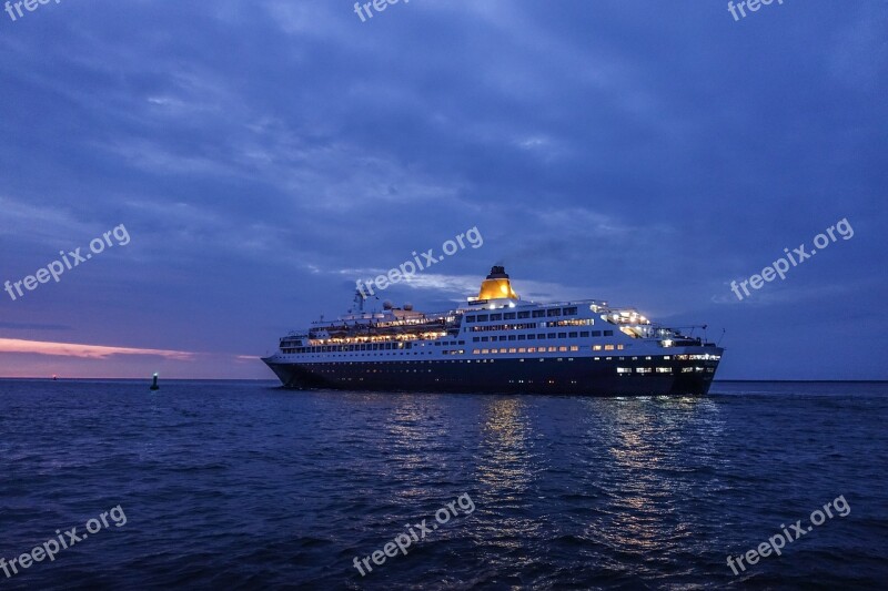 Cruise Ship Saga Sapphire Sea Ocean Vacations