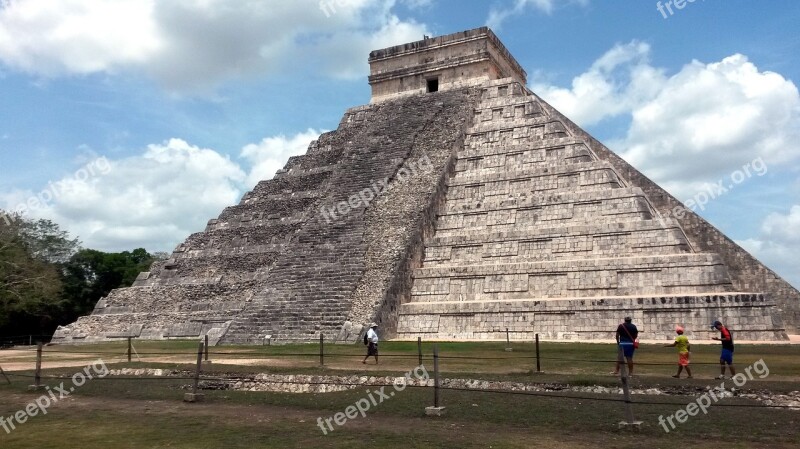 Chichen Itza Pyramid Of Kukulcan Mexico Maya Yucatan