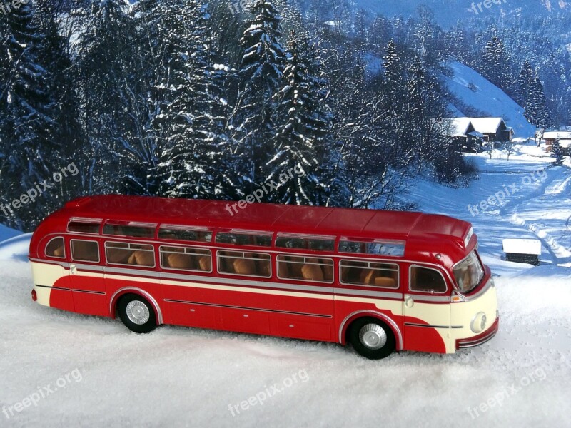 Model Car Bus Coach Winter Diorama