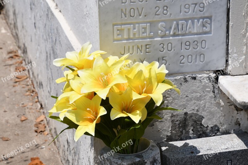 Flowers Memorial Grave Nola New Orleans