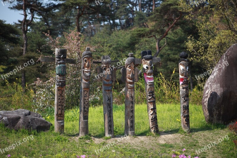 The Korean Totem Pole Republic Of Korea Traditional Korea Culture Korea