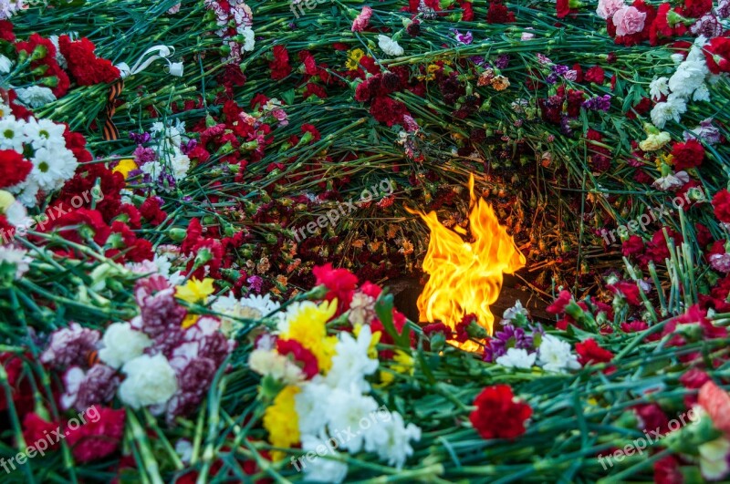 St Petersburg Russia The Field Of Mars The Eternal Flame May 9 Sky