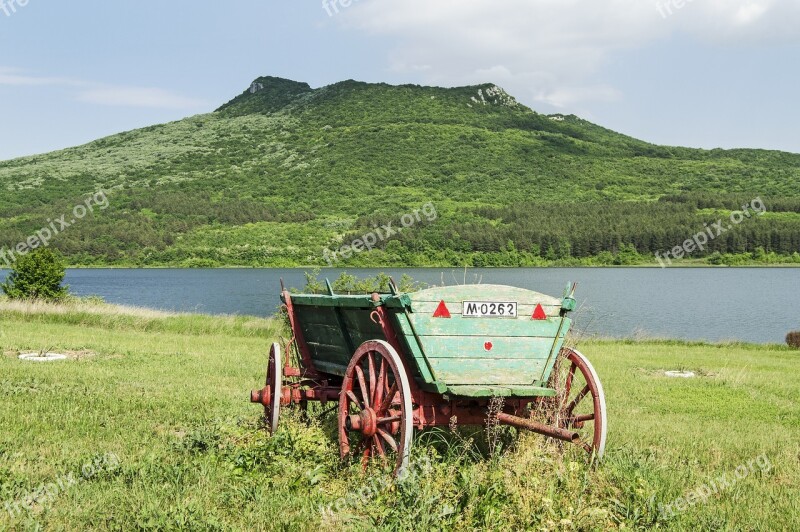 Wagon Wooden Wheels Meadow Lake