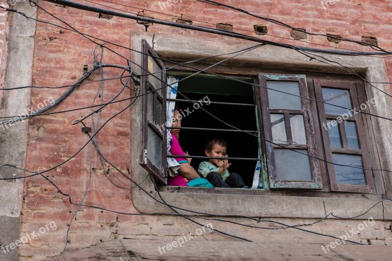 Nepal Kathmandu Fenstergucker Woman Child