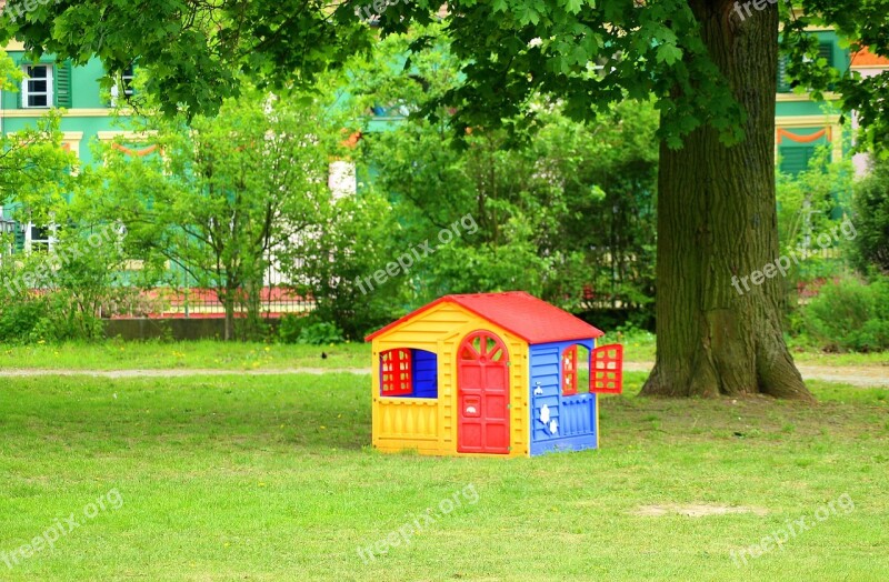 Cottage For Children Fun Spring Lawn