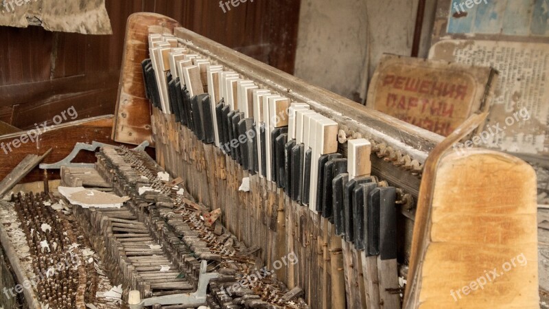 Piano Broken Destroyed Old Music