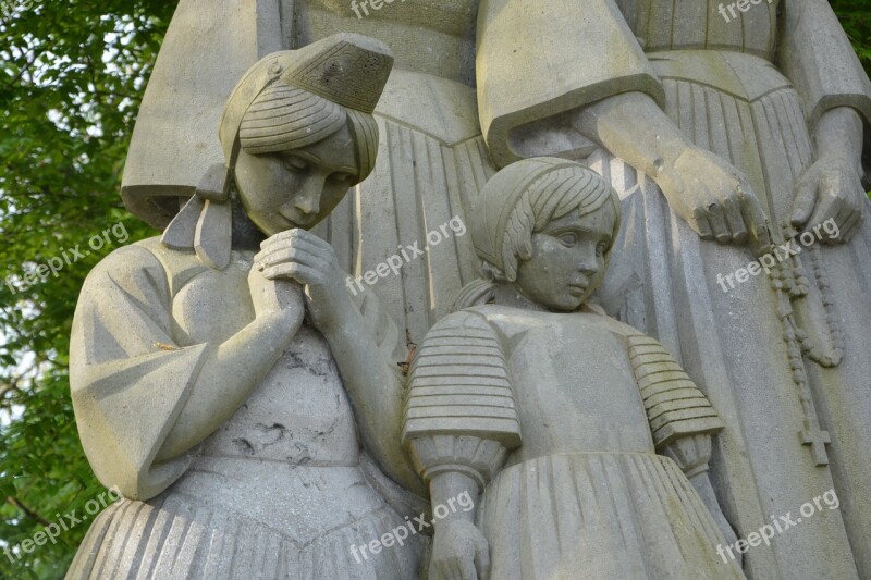 Monument To The Breton Pain Girls Of Sailor Pont L ' Abbé Brittany Free Photos