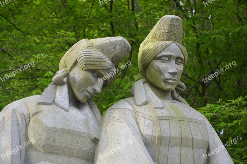 Monument To The Breton Pain Of Women Sailors Architecture Heritage Brittany