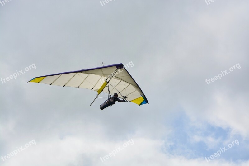 Hang Gliding Or Wing Deltaest An Aircraft Of The Free Flight Wings Flexible Vélideltiste Free Flight