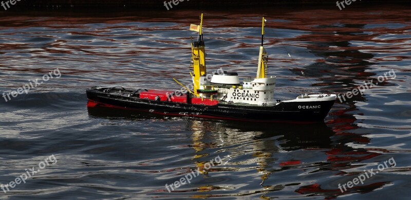 Waters Model Ship Tug Leisure Ship