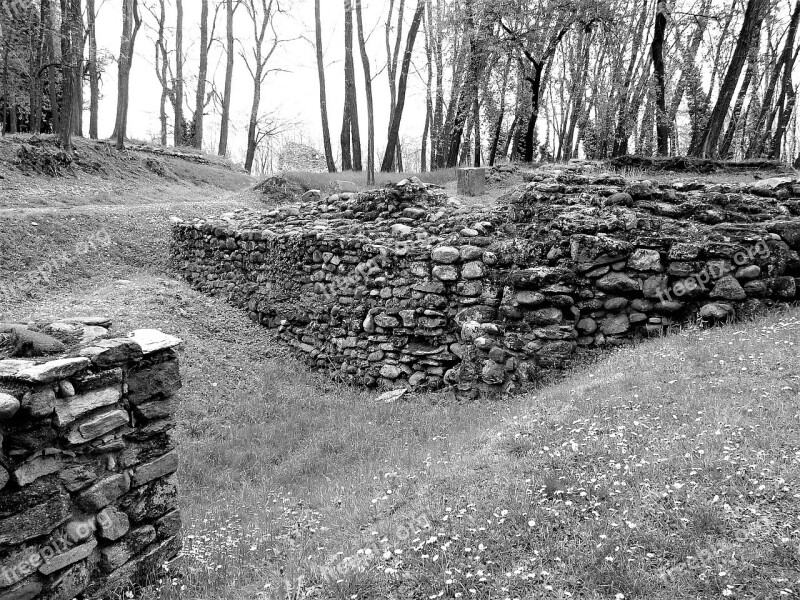 Nature Monochrome Fart Castle Castelseprio