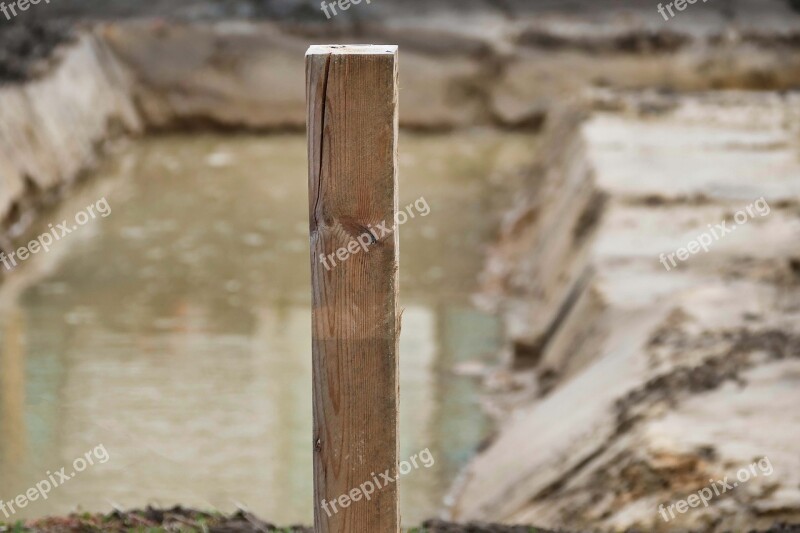 Pit Construction Ground Water Clay Construction Work