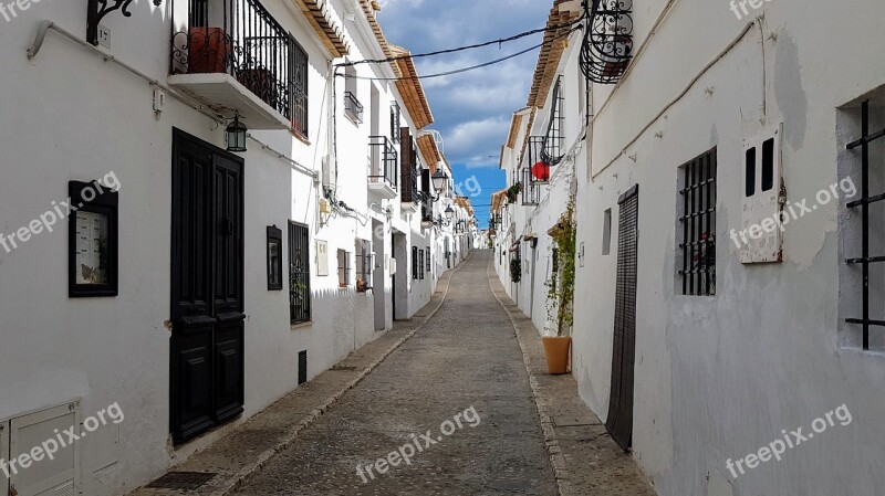 Narrow Town Vanishing Point Architecture Paving